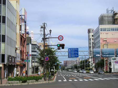 ウインテスト(株)【6721】 待ちきれない。 いずれにせよ、10周年を迎える来年の新 iPhone はまだ一年半ほど先の話。アナリスト予測や関係筋の証言が現時点で正しかったとしても、アップル側の判断で導入が前後する可能性は常にあります。今年のiPhoneをどうするかは、これから数か月に出揃ってくるうわさやリークをを待ってから判斷して遅くはありません。