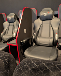 松竹(株)【9601】 【　AKRacing BOXシート　3,100円　】　新宿ピカデリーに行って、初めて知りました　ー。