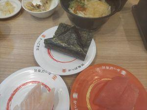 カッパ・クリエイト(株)【7421】 今日のかっぱ、おにぎり・うどん・ポテトが90円やったから１つづつ注文。 いつも２人で4000〜5000円やのに90円セットでお腹いっぱいになったからか初の2000円台ですみました。