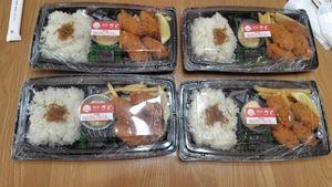 SRSホールディングス(株)【8163】 4人前をテイクアウトすれば牡蠣フライ弁当お試し価格916円×4=3,664円 SRS株主優待券3,500円+現金164円となります。