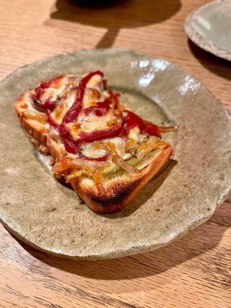 明菜、今日のドル円予想 こんばんは😊 ふと思い出し、来てみました。 今日で一年ですかぁ。。日が経つのは早いです。 私、今年の夏は、スポサンをたくさん履きました! 履くたびに、 スポサンを買いな。あれは良いぞ。と 教えてくれたのを思い出しました😀 来年も再来年も、思い出すと思います! またいつか、 もるもる おて!と言ってくれるなかな。 言ってくれるかなぁ!わくわく。 また来まーす☕️😀👍