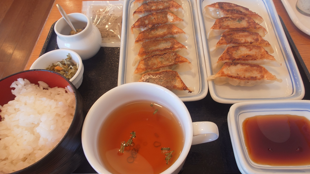 (株)リンガーハット【8200】 餃子無料券の期限が近かったのでリンガーハットへ  餃子7個定食に無料の餃子5個を追加  590円で見栄えのするランチになりました