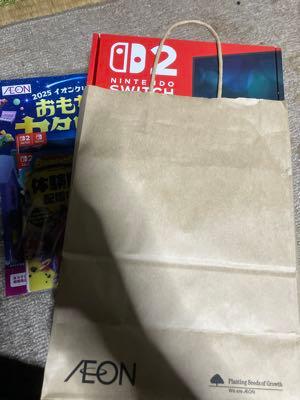 任天堂(株)【7974】 流石は世界の任天堂。 転売ヤー対策がしっかりしてるから今日買えました。 ありがとう。 しかし株価高いなSwitch2＝任天堂株4とかw。