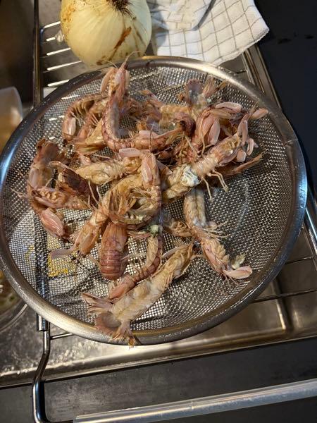 八丁堀の戯言部屋 久っさしぶりのシャコ🦐🤗  殻を剥くのが何故か楽しいのよ😌  ガラは雷蔵が、ぜーんぶ平らげるから、ゴミ袋の臭さも無くて✌️  相変わらずの👩三人衆で🍻〜っ🎉