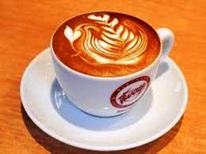 サロンくつろぎ おはよう(^^)  今日は曇り空です。 弱いながらも雨も 降るそうです。  まぁ太陽さんがギラギラ するよりはましだね😄  最高気温3４度だそうですが 昨日より4度も低いと 涼しく感じるね😄  さぁ連休前の最後の1日 頑張って仕事するよ😂  今日も1日頑張りましょう。