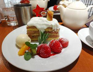 すずめのおしゃべり避難所☕ 友人とトゥーストゥースでランチしてモロゾフへ （→長居しすぎて移動ｗ）。 久しぶりに雑味のない美味しい生クリームに当たりました🎯 スポンジ生地もなかなかでしたよ♪