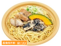 (株)ローソン【2651】 【　10年前（2015年)　】 「ローソン」山椒チキンとヒラタケ和風パスタ430円  ー。
