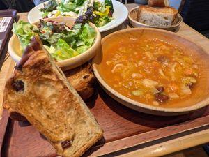 (株)大庄【9979】 miyabiのモーニング830円で満足度高めです。メニュー豊富なところもよくて、画像はミネストローネです。