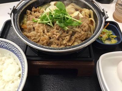 (株)吉野家ホールディングス【9861】 寒かったので牛すき鍋膳いただきました。