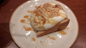 (株)バルニバービ【3418】 味覚が違うのかな？ガープ東京で食後に食べたシフォンは生クリームとソース、ナッツ付だが美味しかった！　ランチのブラックアンガス牛ステーキ～シャリアピンソース～ももちろん！