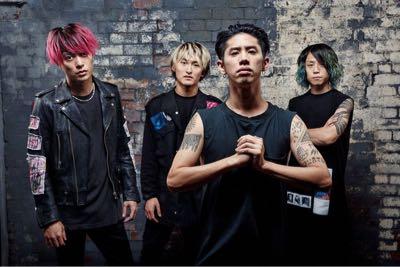 Be the light 『Pierce』ONE OK ROCK  Here with you now I am good, still miss you I don’t know what I can do, we can’t be true 満たされる事なく二人の距離 縮まっていく度切ない  溢れ出した想いつのるだけで Uh It’s hard for me to say  ’Cuz we, we can see how it’s going to end But I got my love for you もしもこのまま君を忘れる事ができたら なんて思えば思うほどに 君を忘れることなんて僕にはできるはずもなくて We always wish tonight could last forever I can be your side  I shouldn’t be in your heart Either the time we have spent And I want you to know what the truth is But sometimes it makes me feel so sick, oh no I just can’t say to you, No I won’t  ’Cuz we, we can see how it’s going to end But I got my love for you もしもこのまま君を忘れてしまったら 二度と愛す事もないかな？ 僕は本当にそれで心から幸せと言えるかな？ Yes, we always wish tonight could last forever I can be your side