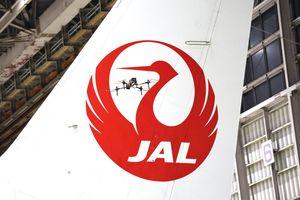 日本航空(株)【9201】 権利取りを跨いだ波乱の週でしたが、３０００円はキープでき なかったものの誤差範囲で乗り越えました。JAL株は良く頑張 ったと思います。最後の５０万株、１５円安は信用売り増加を 牽制した機関の介入売りと思われます。 １０月は年末高に向けての仕込み場です、ここを辛抱された 株主には優待券、配当金以上の恩恵が待っているでしょう。  三津子姐さんを悪く言う方もいますが、パイロット、CAの飲酒 トラブル以外に大きな事故もなく業績、株価、配当も好転して います。一つの事例、小さな事例で全体を決めつける事は 自らの大局観の欠如を露呈しているものです。 ラウンジとかStatusに拘る方もいますが私は全く関心なしです。  JALは地味ですが以下の様な経営改善も行っています。 海外の航空情報誌に掲載された記事です。  JALが開始した自動飛行ドローンを用いた航空機外観検査は 検査時間の短縮や、整備士が高所で行う目視点検の必要性を 減らすことで、整備業務の安全性と効率性 を向上させること を目指しています。【ＡｖｉＴｒａｉｄｅｒ】     JALはEMBRAERとの間で、E-Jetシリーズのアフターマーケット サポートに関す る契約を更新しました。  この取り組みにより、JALは整備・修理サービスに加え、修理部品 の在庫を利用できるようになり、重要部品を迅速に確保し、運航 への支障を最小 限に抑えることが可能となります。   JALはE170 を 18 機、E190 を 14 機、計 32機の E-Jet を保有 しています。 過去6ヶ月の運航信頼性は99.8%に達しています。【Flightglobal】    ANAもE-Jet導入を決定し搭乗率の少ない路線にB737の代替機 として投入します。空運２社が競争と協調で共に発展する事を 願っています。 私は三津子姐さんが社長でいる限り、株価に関係なく応援します。 　　　　　　　　　　　　　　　　　　　　　　　　満子