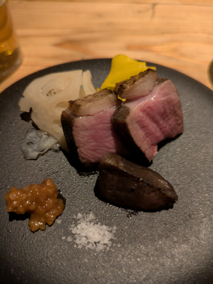 (株)エー・ピーホールディングス【3175】 無鴨黒で中華コースを食べてきました！とっても美味しかったです。丁寧な調理と親切な説明と接客に、食事の時間を満喫できました。次回は木の子火鍋に行ってみたいです。