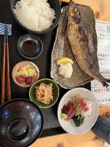 (株)エー・ピーホールディングス【3175】 お盆に優待を使って日本橋墨之栄でランチしてきました。並んでましたがすぐ入れました。 ボリュームもあり、とってもおいしかった。店員さんも親切でした。