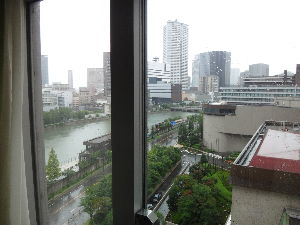 (株)ロイヤルホテル【9713】 これまでも厳しい状況 今後も厳しい・・・ また無配。。 いったいどんな世の中になったらよくなるっていうの??