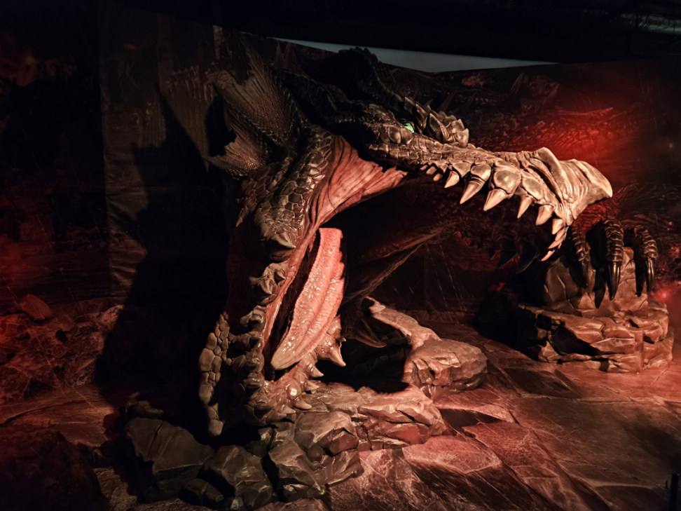 (株)カプコン【9697】 梅田のモンハン展行ってきました。入場料金は3100円でして、ゲームの歴史や、ARで仮想空間からモンスターがと飛び出す仕組みになってました。最近株価負けに入ってきましたが、20周年は行ってみたかったので。