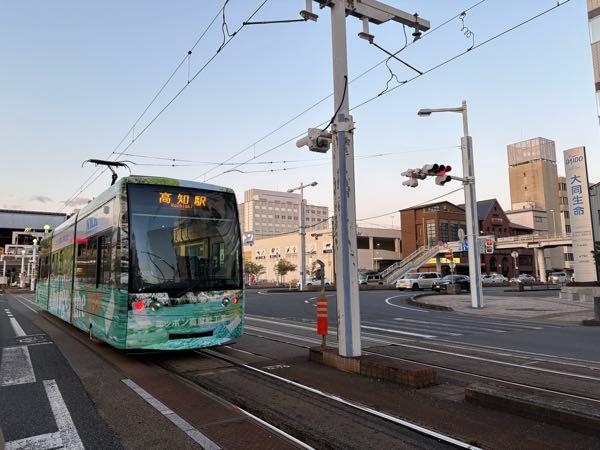 ニッポン高度紙工業(株)【3891】 地元企業応援も兼ねてホルダーやってます  この路面電車のラッピングは一見の価値ありですよ！