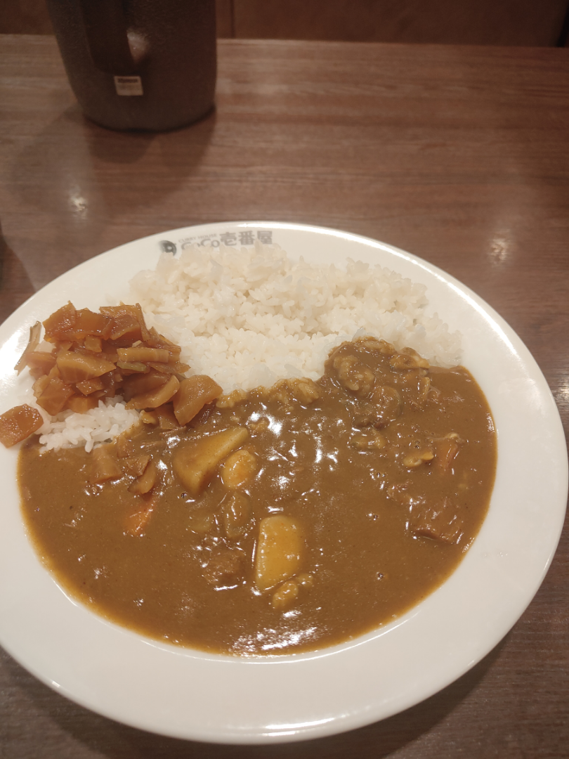 (株)壱番屋【7630】 ココイチはビーフカレーの方がお得に感じるようになった。 ポークに肉はないが、ビーフには肉が入っている。 好みですが  ビーフ2辛、ハーフ野菜、エビ・あさり 夏バテの時にカレーはいいね