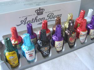 韓国との対立が株価や投資に与える影響を気ままに書くスレ 清和源氏さん、 お久しぶりです(^^)/ お気に入りにしていた方達の ﾃｷｽﾄﾘｰﾑ終了の日までのコメントは見られます🎵 ここを立ち上げられた(？)のは知っていましたが 何を投稿したらよいのやら💦💦  とりあえず 私は祖父に明治製菓の株をもらい わずかな配当金とお菓子等を送って来るのが楽しみでした(^^; その後、証券会社の担当者がコロコロ変わる中で 勧められるまま Twitter株で利益が出たり また違うのになったり 今は、グローバルハイイールドとかの書類が来てます(°▽°)？  いとこが｢リーマン級の不況が来るからもう辞めたほうが……｣と言って来ますがよくわかりません(;o;)  ここにこそ、バナナマンさんや gob さんが来られたらいいですね🎵  で、バレンタインデーのチョコ画像を(о´∀`о)💐  で、うまく投稿出来るのかわかりません……。