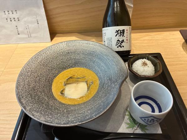 (株)ＰＲ ＴＩＭＥＳ【3922】 株主優待券で麻布十番　鮨　天万に来ました♪ 日本酒の種類ピカ一 お鮨のネタの包丁入れは魔法のよう 鮑を獺祭のお米でリゾットにしたりのお楽しみありです 来年は長期保有で2つ優待券が届くの嬉しい☺️