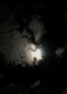 月と雲と…黒幕の部屋 魔女のハート宅配便