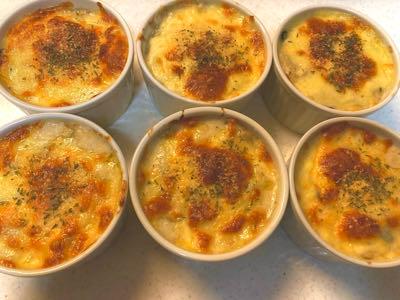 ホクト(株)【1379】 鍋にキノコ入れるのもいいけど、シチューやグラタンに入れるのも好き🍄🟫 最近リニューアルしたエリンギはプリプリらしいから気になってる ヒラタケと牡蠣のグラタンは美味かったぜ👍