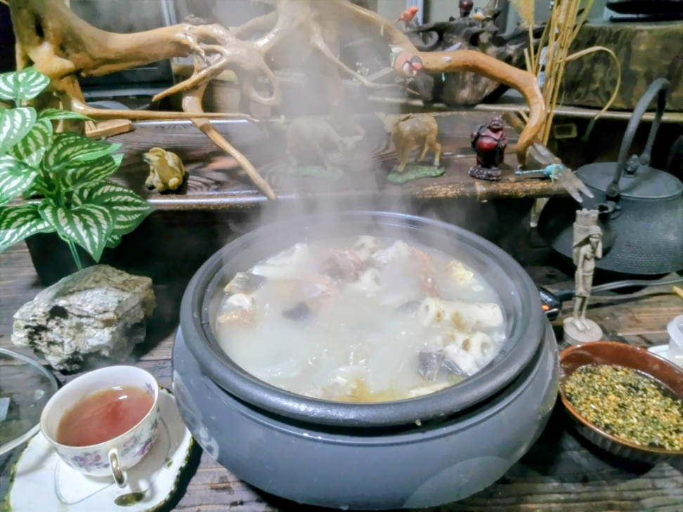 (株)ジェイテックコーポレーション【3446】 さて我が家の今朝は 銀タラの お鍋です😋 渡り蟹のダシやら色々な ダシで激ウマです‼️ 湯気が食欲をそそります