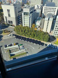 自分の好きな事を書く お返事ありがとうございます。 昨日は午前中にどこかの企業 セミナーがニューオータニの 地下一階であったらしくランチで ザスカイから下を見たら帰りの タクシー予約車で一杯。 日本ひよってるのに元気な会社も あるんですね。 上から見てるとタクシーが移動するのが 面白かったです。