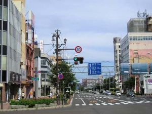 ウインテスト(株)【6721】 待ちきれない。 いずれにせよ、10周年を迎える来年の新 iPhone はまだ一年半ほど先の話。アナリスト予測や関係筋の証言が現時点で正しかったとしても、アップル側の判断で導入が前後する可能性は常にあります。今年のiPhoneをどうするかは、これから数か月に出揃ってくるうわさやリークをを待ってから判斷して遅くはありません。