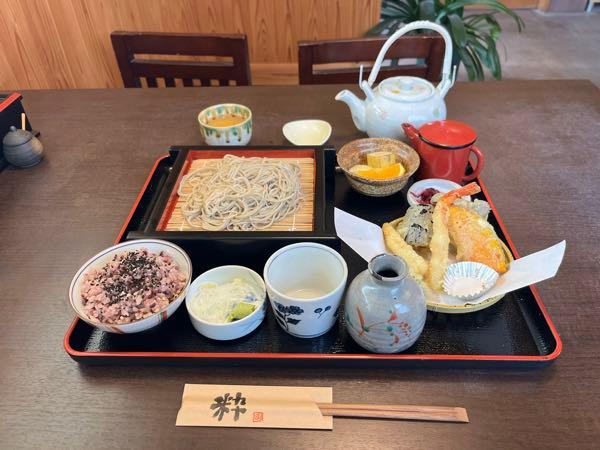 (株)Ｄｅｆ ｃｏｎｓｕｌｔｉｎｇ【4833】 今日のランチだよ🍽️  年明け蕎麦だよ😋  優太、いつまで正月気分でいるんだよ💢  相変わらず過疎ってんね