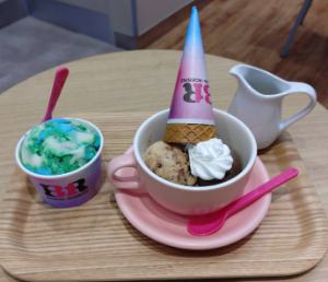 Ｂ－Ｒ サーティワン アイスクリーム(株)【2268】 Kアリーナ近くの横浜ベイクォーター店で優待(アフォガート￥680)とバースデークーポン利用しました。 すごく混んでました！暑い時はアイスが一番！！