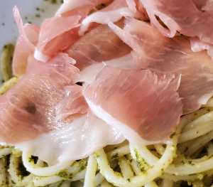 すがもん食堂 オススメに出てきて発見&hellip;こんな食堂があったなんて 本日のメニューは手作りジェノベーゼ生ハムのせ✨