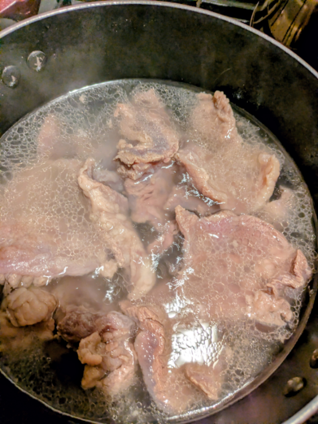 すがもん食堂 牛すじを柔らかく煮込むのって地味に楽しいです笑香りも良いし☺