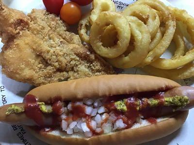 (株)モスフードサービス【8153】 久しぶりにホットドッグ🌭をテイクアウトしました。食べやすくて良いですね。オフピーククーポン使用。