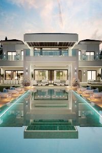 (株)ピーシーデポコーポレーション【7618】 PCデポ御殿が建つ