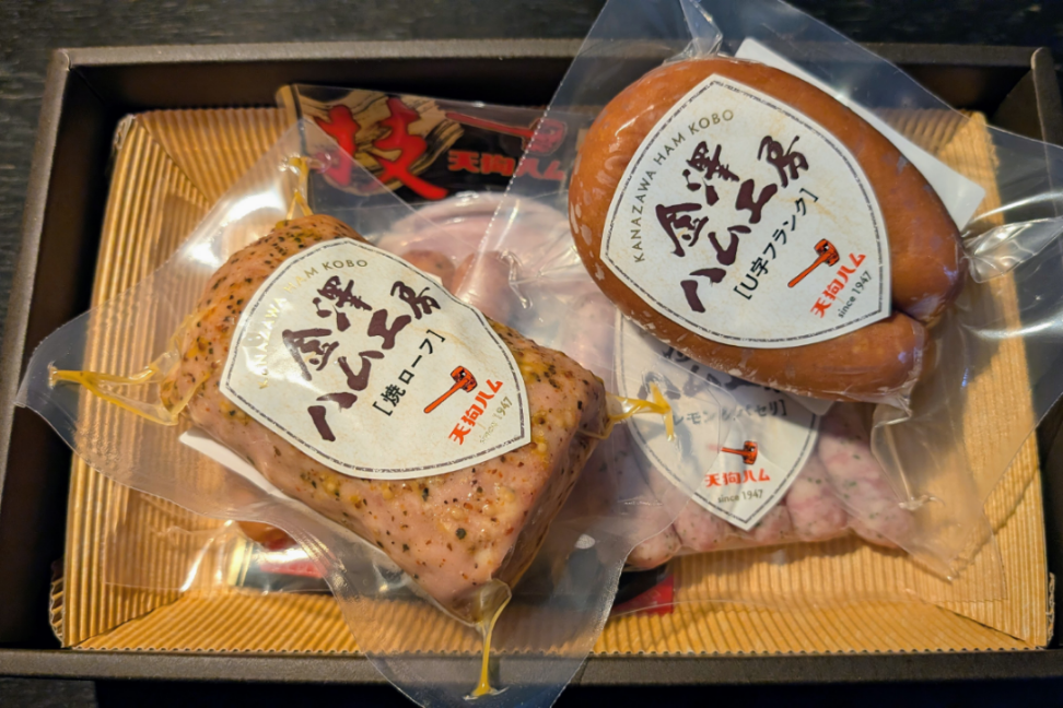 (株)ゆうちょ銀行【7182】 優待の金澤ハム工房のハムとソーセージが届きました