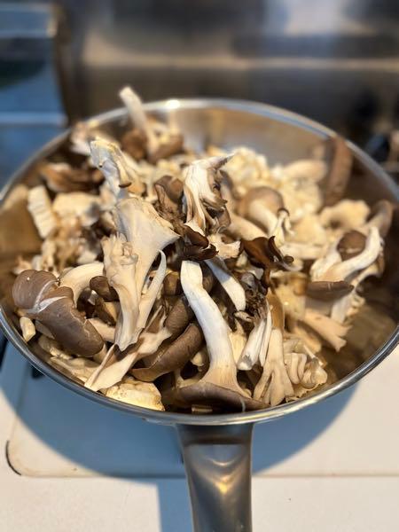 ユキグニファクトリー(株)【1375】 冷凍すれば全然持つし、うま味も増えるのに⁈ しかも全部バターコンソメ炒めにしたら、あの量でも超少なくなりますよ⁈(それをパスタシチュー、カレー用に冷凍したっていいし) 腸によく便秘知らずだし。