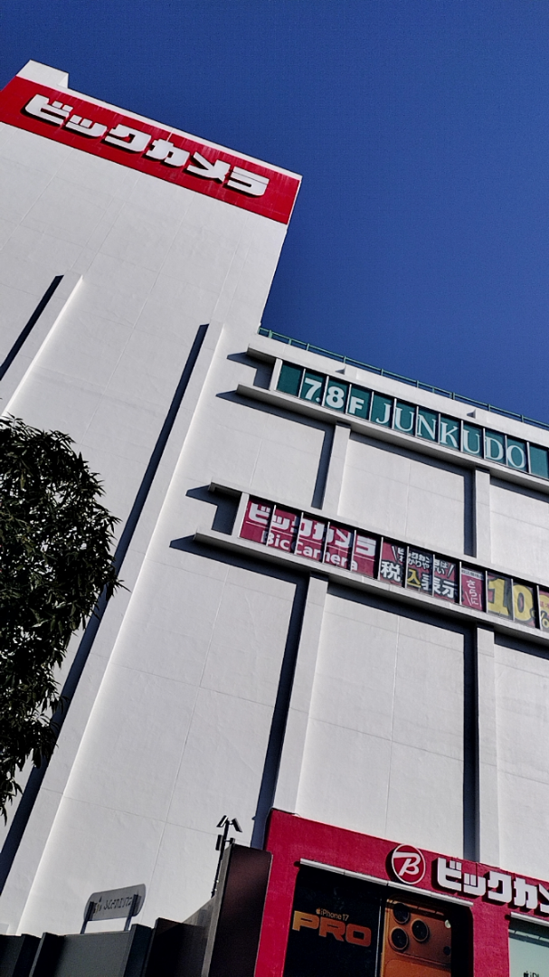 (株)ビックカメラ【3048】 青春ブタ野郎 完備の藤沢駅前ビックさん