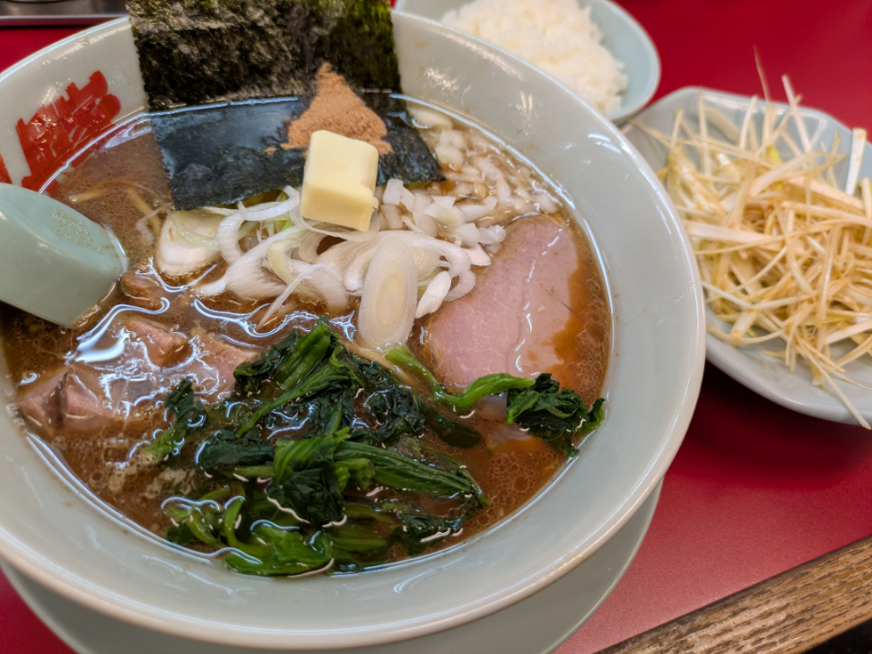 (株)丸千代山岡家【3399】 久しぶりに覗いたけど相変わらずな奴がおるね 限定麺はからめはオススメしません！