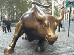 ウシオ電機(株)【6925】 ウシオ電機の場合、名前に牛が入っているのがウォール・ストリートでは大歓迎ですね。牛は英語でbull=強気相場=リスクオンとなります。ウォール・ストリートの近くにはチャージングブル(突撃する雄牛)の巨大な像が鎮座してます。