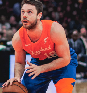 College NCAA USA戦のオーストラリア代表のマシュー デラバドラの出来が、アジア予選の日本戦の動きと全く違くて笑えた❗プレッシャーやポジショニングからして違うのでメンバー違うとこうも違うと改めて知らされる❗