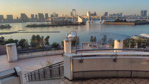 (株)DDグループ【3073】 アクアシティお台場トリフク食堂とレインボーブリッジ さようなら