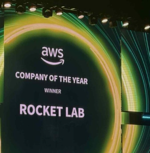 ロケット・ラブUSA【RKLB】 「AWS Company of the Year」年間最優秀会社賞を受賞しました  「2025年は素晴らしい年だったけど2026年はもっと大きな年になるよ」(ベック氏）