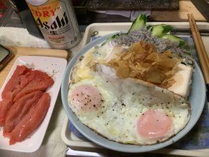ダチョウの卵 今日も家呑み（貰ったドライw） そろそろ米株見て　 、、、さらに呑むか　 朝起きる為に　寝よう　かなw
