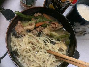 ダチョウの卵 場所によって反応が違うw  さて　今夜の考察は　これからか、、、 取り敢えず、、、ラーメンw  、、、と　ビールw