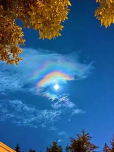 運命の歯車が廻り始めた！ 彩雲